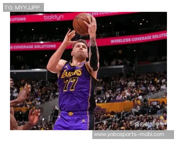 东契奇单节狂砍14分助球队逆转湖人苦苦追赶落后22分局势严峻 东契奇单节狂砍14分助球队逆转湖人苦苦追赶落后22分局势严峻